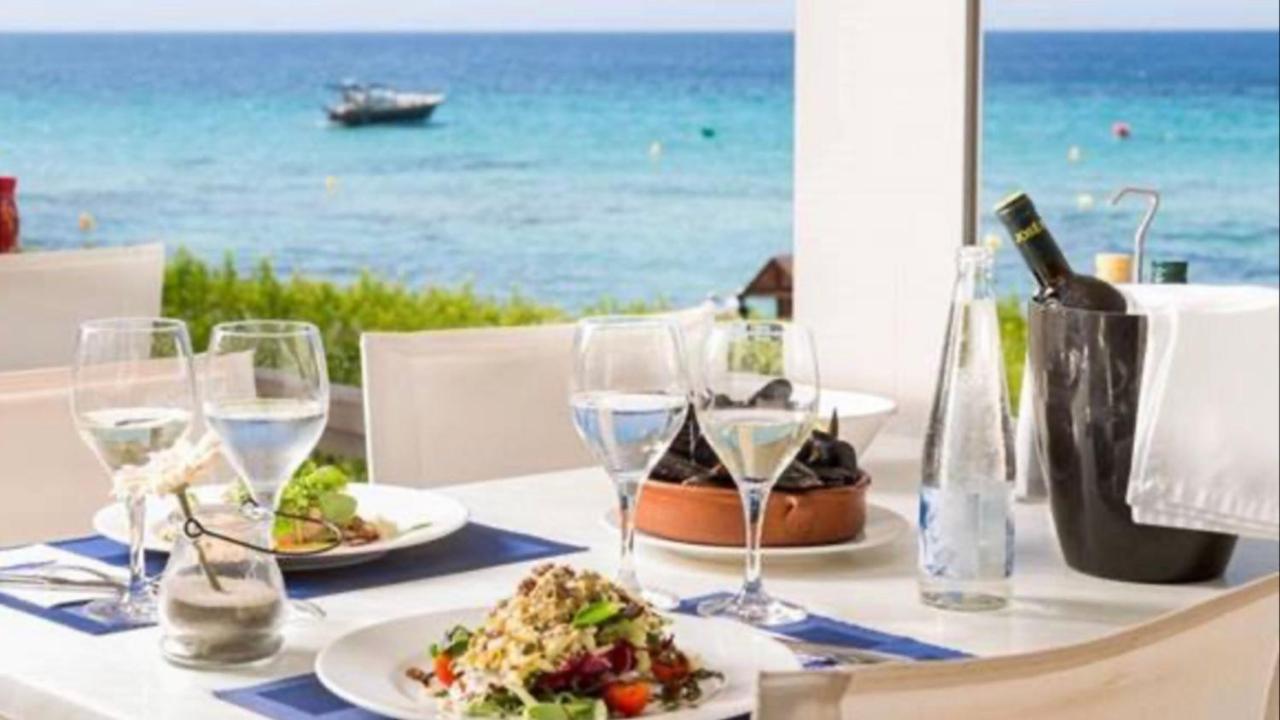 Beachfront Apartment In لا كالا ذي ميخاس المظهر الخارجي الصورة