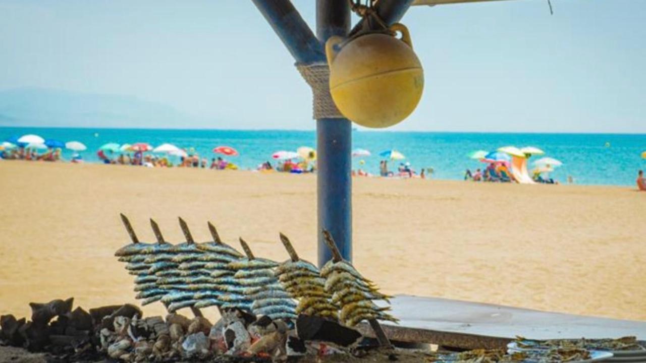 Beachfront Apartment In لا كالا ذي ميخاس المظهر الخارجي الصورة